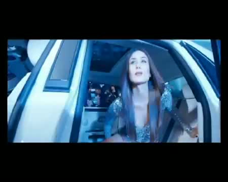 Watch Kareena Us Karihma Who looks hotter Video