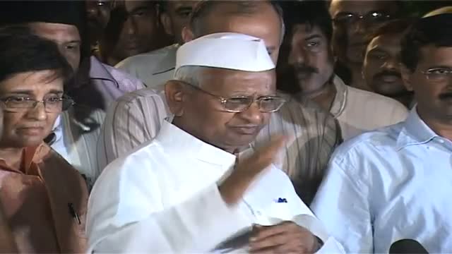Watch Kejriwal to form party with Anna's principles Video
