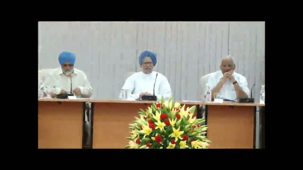 Watch The Prime Minister, Dr. Manmohan Singh chairing the Full Planning Commission meeting, in New Delhi on September 15, 2012. Video