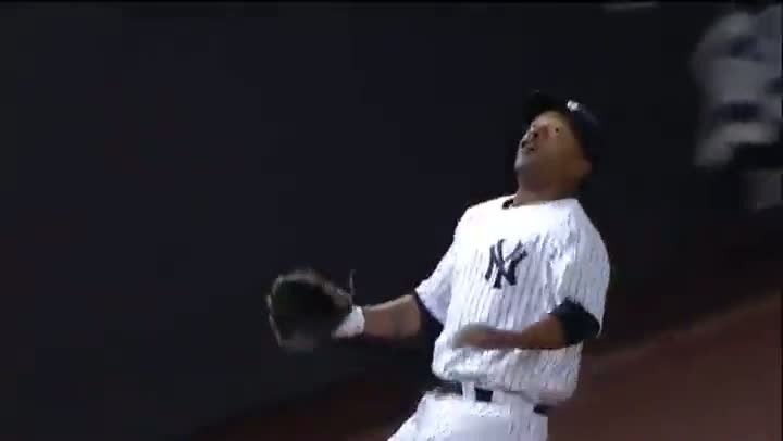 Watch Yankee Fools Umpires With Fake Catch Video