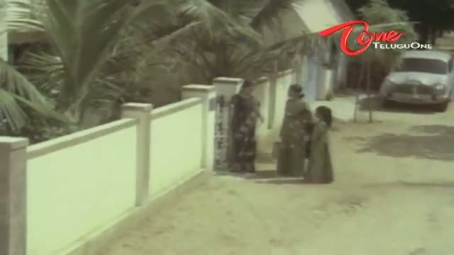 Watch Samsarala Mechanic Movie Scene - Sri Lakshmi Double Meaning Dialogue With Neighbour - Telugu Cinema Movies Video