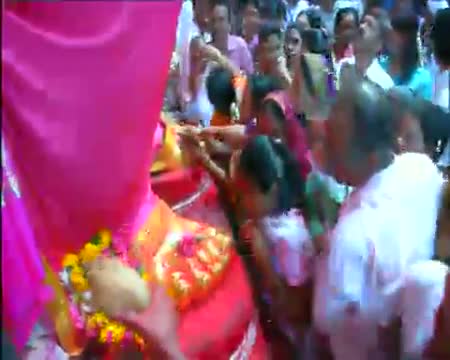 Watch Ganesh Chaturthi 2012 Lal Bagh Ka Raja - Day 5 Video