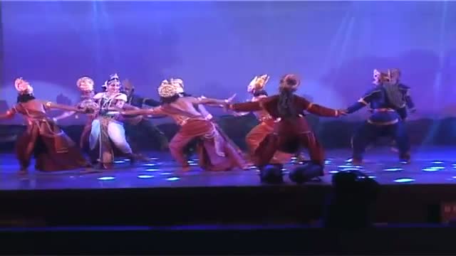 Watch Check Out Hema Malini's elegant performance at Pune fest Video