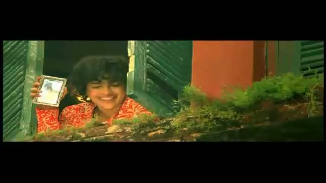 Watch Ranbir Kapoor enyers 100 crore club with Barfi Video