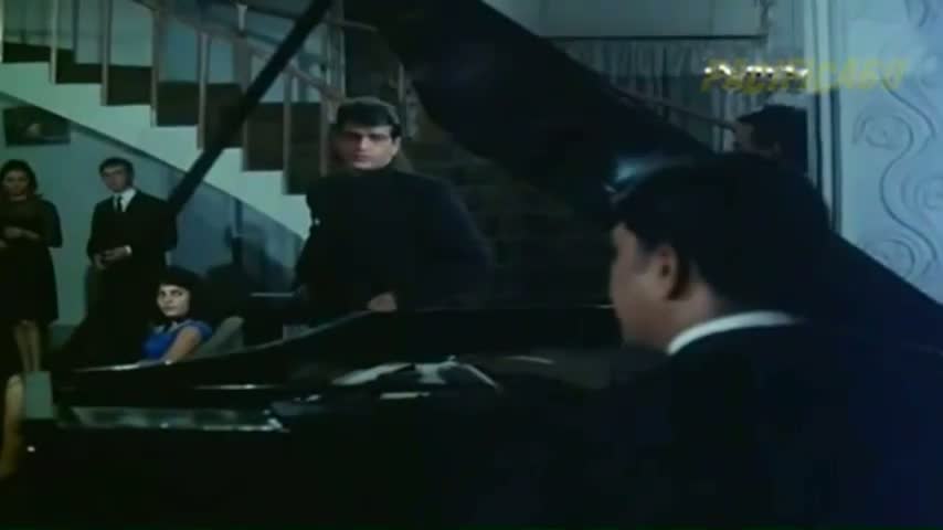 Watch CHANDI KI DEEWAR NA TODI - VISHWAS (1969) - Mukesh Video