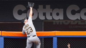 Watch Travis Snider Makes Amazing Catch Video