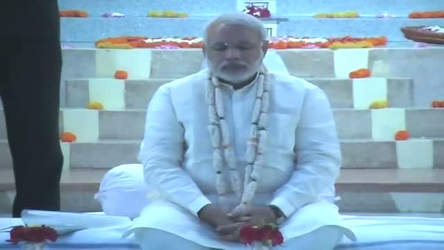 Watch Modi pays tribute to Bapu in Porbandar Video