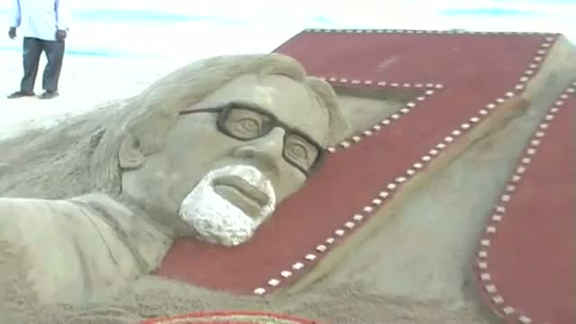 Watch Colourful sandy cake for Amitabh Bachchan's 70 birthday celebration Video