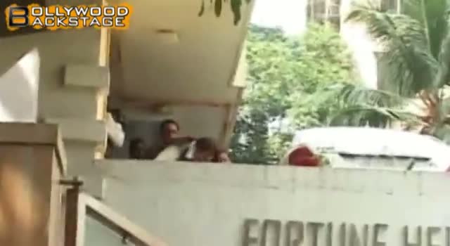 Watch Saif Ali Khan & Kareena Kapoor's CHOCOLATE CHICKENS from PETA Video