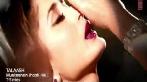 Watch Muskaanein Jhooti Hai (Official Video Song) Talaash - Aamir Khan, Kareena Kapoor & Rani Mukherjee Video