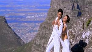 Watch Ghumghum Ei Chokhe - Bengali Official Video Song - From Movie Romeo Video
