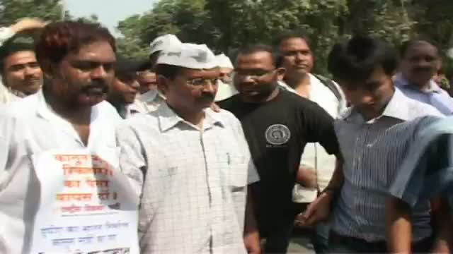 Watch Sheila Dikshit sends legal notice to Kejriwal Video