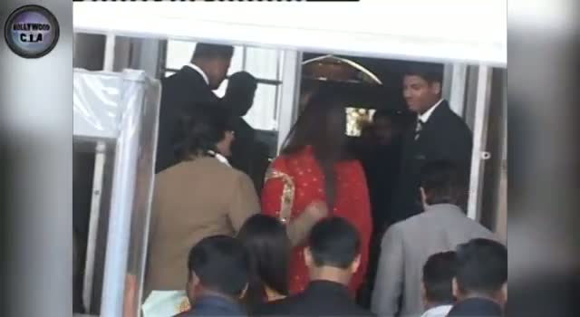 Watch UNSEEN Pictures of Saif Ali Khan & Kareena Kapoor's WEDDING Video