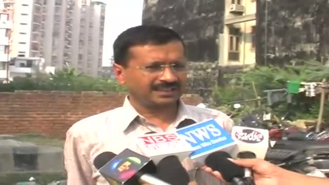 Watch Arvind Kejriwal dares PM, Gandhis for public debate Video