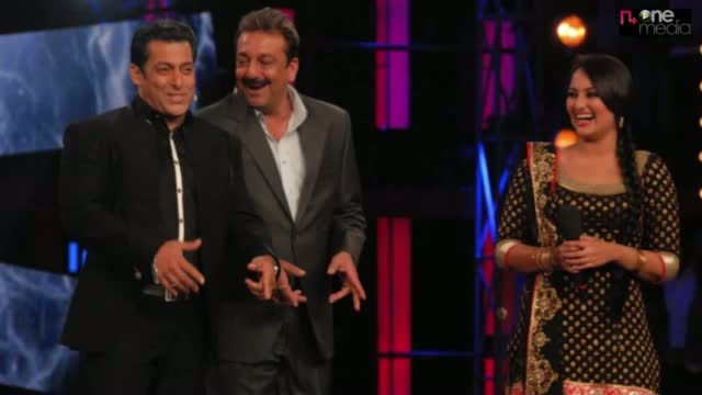 Watch Salman Khan,Sanjay Dutt & Ajay Devgan Were Dancing Together Video