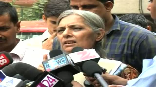 Watch Annie Kohil confronts Kejriwal again, demands apology Video