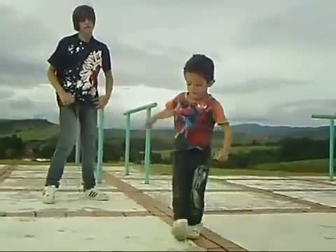 Watch Big Brother & Little brother Dance!! AWESOME!!! Video