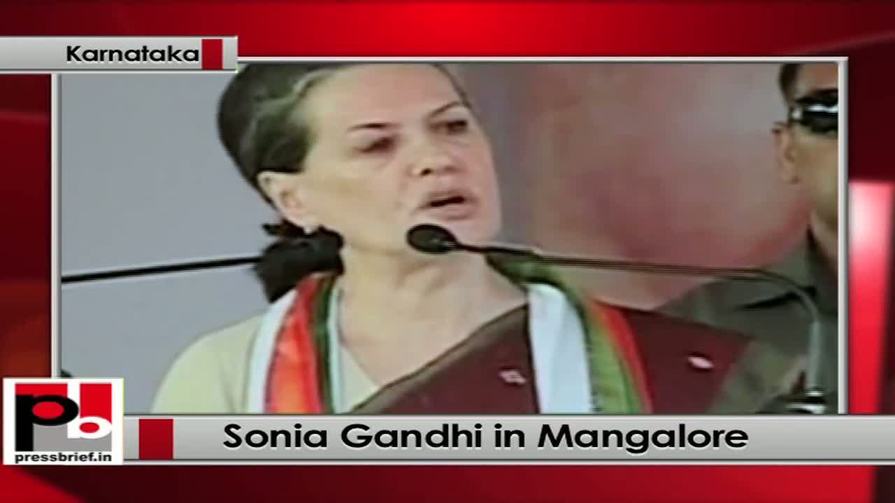 Watch Sonia Gandhi in Mangalore: A victory for the Congress is a victory for every one Video