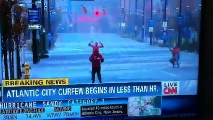 Watch 3 Guys Photobomb Live News Report Video
