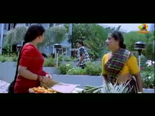 Watch Intlo Illalu Vantintlo Priyuralu Movie Comedy Scenes - Soundarya trying to convince Venkatesh - Telugu Cinema Movies Video