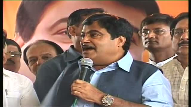 Watch Gadkari asks why Vadra not being probed Video
