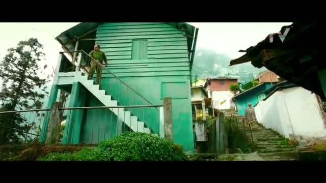 Watch Barfi & Jhilmil's escape on the hand cart - Ranbir Kapoor, Priyanka Chopra & IIleana Video