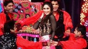 Watch Kareena & Priyanka performs at People's Choice Awards Video