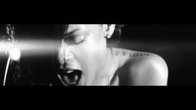 Watch Diamonds - Rihanna Video