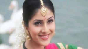 Watch Madhur Madhur Naam Meenakshi - Mahesh, Keerthi, Maidan -E- Jung Song Video