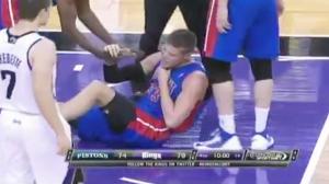Watch Thomas Robinson Throws A Brutal Elbow Video