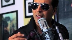 Watch Lonely Remix Song - Khiladi 786 ft. Akshay Kumar, Himesh Reshammiya & Yo Yo Honey Singh Video