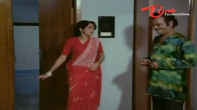 Watch Telugu Comedy Scene From Muggurammaila Mogudu Movie - Sutti Veerabhadra Rao Hilarious Scene With Hot Aunty - Telugu Cinema Movies Video