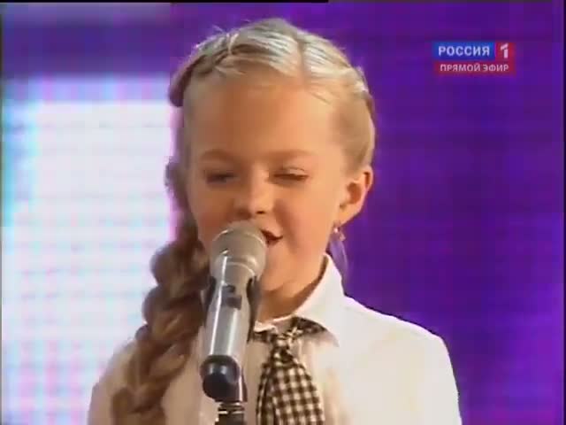 Watch This Girl Can Sing, But Wait.... Video