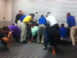 Watch Best Buy staff can Not STOP Black Friday 2012 Shoppers Video