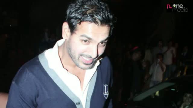 Watch Celebrities at Amitabh Bachchan Diwali Bash 2012 Video