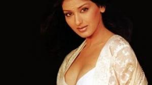 Watch Sonali Bendre - Bollywood Actress And Model Profile & Biography Video
