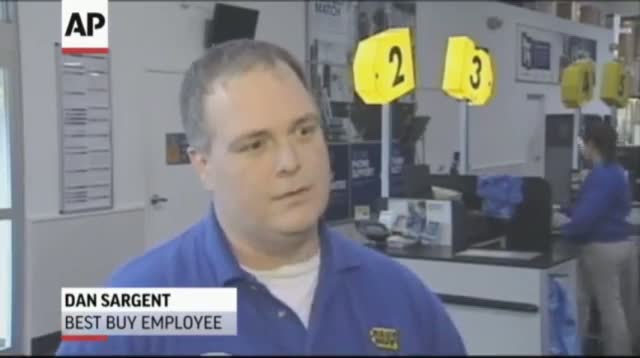 Watch Raw - Early Holiday Shoppers Line Up in Ky. Video