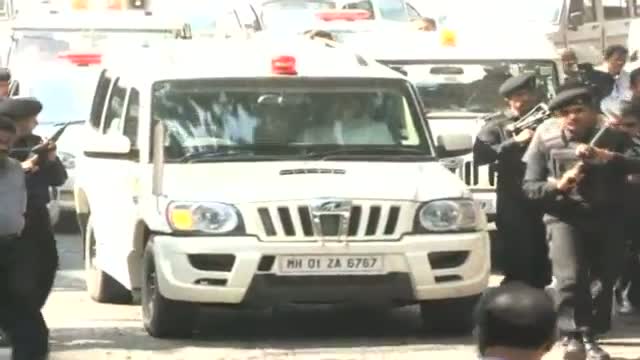 Watch Modi visits Thackerays, offers condolences Video