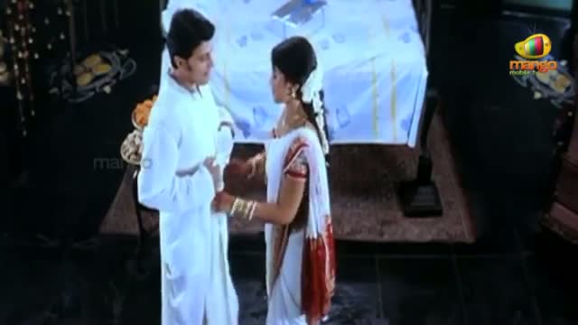 Watch Mogudu Pellam O Dongodu Scenes - Shriya n Raja exchanging gifts - Shriya, Brahmanandam, Raja - Telugu Cinema Movies Video