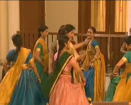 Watch Bhansura Ke Aadat Kharaab (Superhit Bhojpuri Album Song) From Movie Gawanwa Lei Ja Raja Ji Video