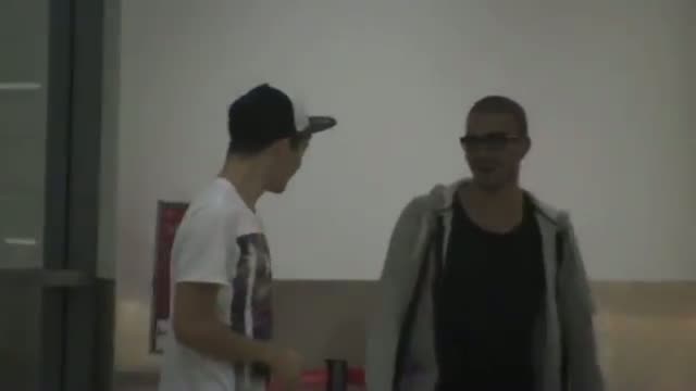 Watch The Wanted Play Fight in Sydney - Splash News Video