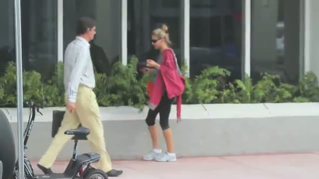 Watch Is This Anna Kournikova's Baby Bump? - Splash News Video