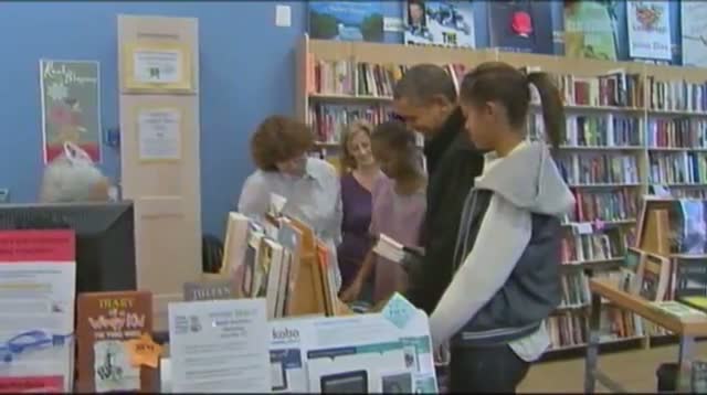 Watch Raw: Obama, Daughters Go Christmas Shopping Video