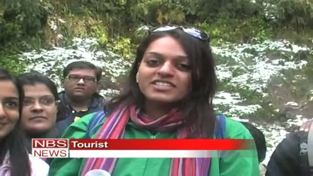Watch Tourists enjoy first snowfall in Dalhousie Video