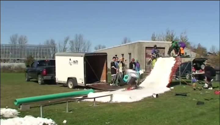 Watch Snowboarder Chick Fails Video