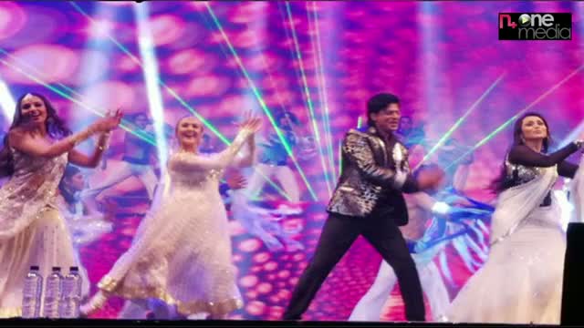Watch Shahrukh Khan grooves with Preity Zinta, Rani Mukerji and Bipasha. Video