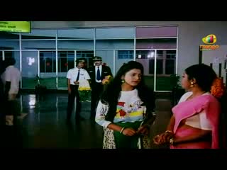 Watch Captain Nagarjuna Movie Scenes - Nagarjuna falling for Kushboo - Nagarjuna, Kushboo - Telugu Cinema Movies Video