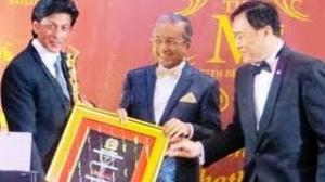 Watch SRK honoured with the Brand laureate Legendary Award Video