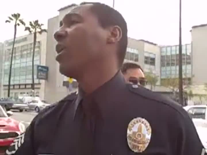 Watch How All Police Should Handle Protesters Video