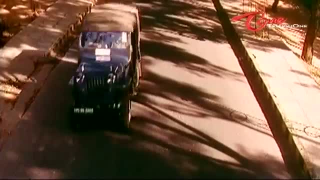 Watch Telugu Comedy Scene From Swapna Lokam Movie - Jagapati Babu & Sudhakar Vs Police & Rowdies - Hilarious Scene - Telugu Cinema Movies Video